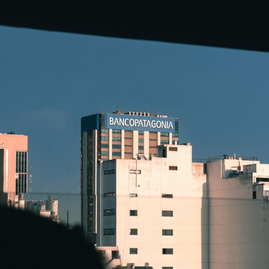 Comparativa de bancos digitales para autónomos 1 pexels photo 15942552